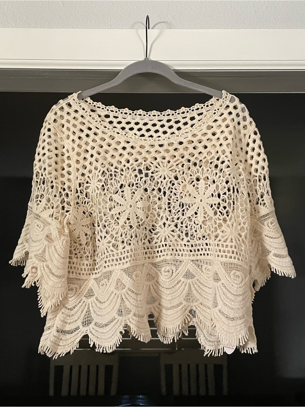 Cream Lace Top ~ Like New - Picture 1 of 7